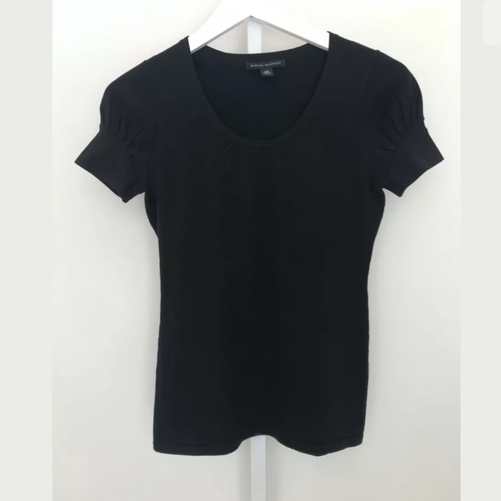 BANANA REPUBLIC BLACK SHORT SLEEVE KNIT SIZE XS